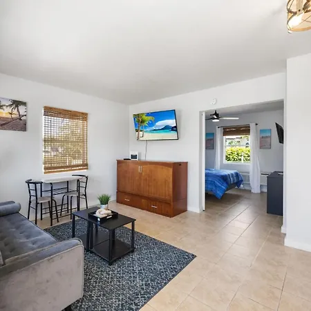 Cottage Bungalow Near Beach! King Bed With Pool & Bbq